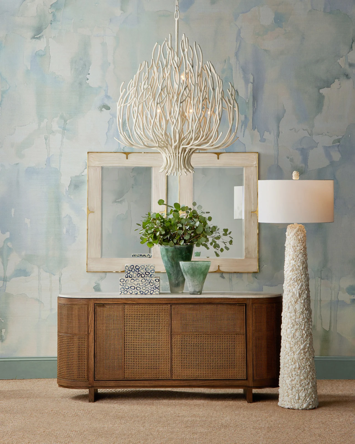 Turbinella White Floor Lamp