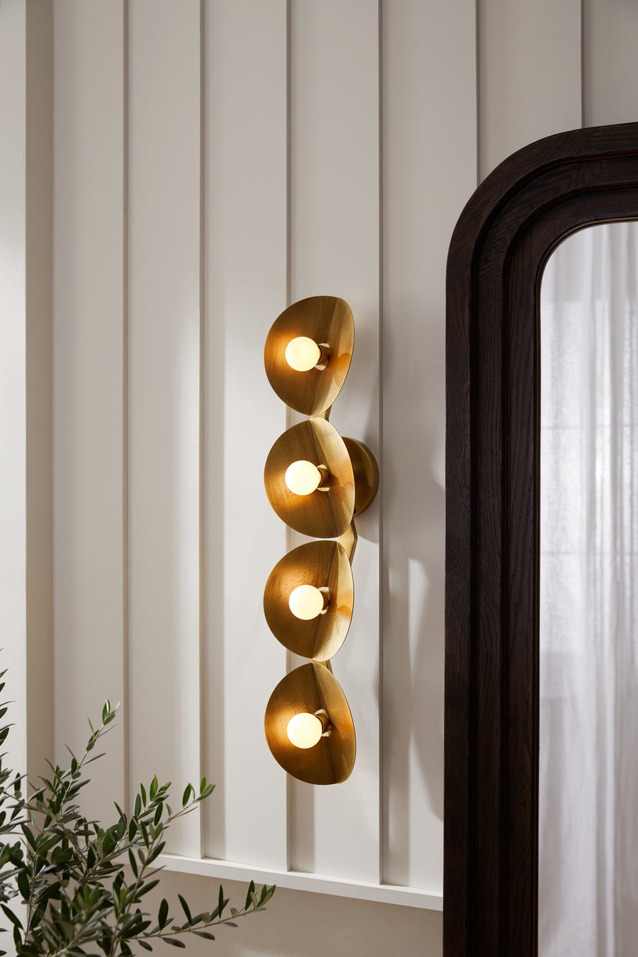 Itzia Sconce