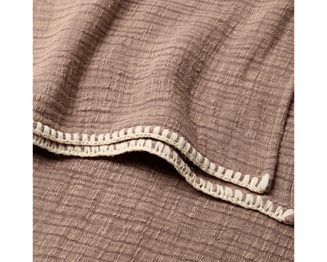 Avolite Throw - Maison Vogue