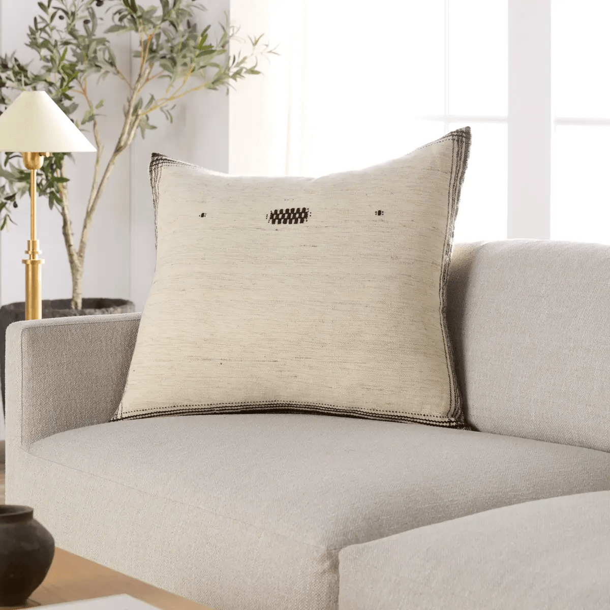 Dailad Pillow - Maison Vogue