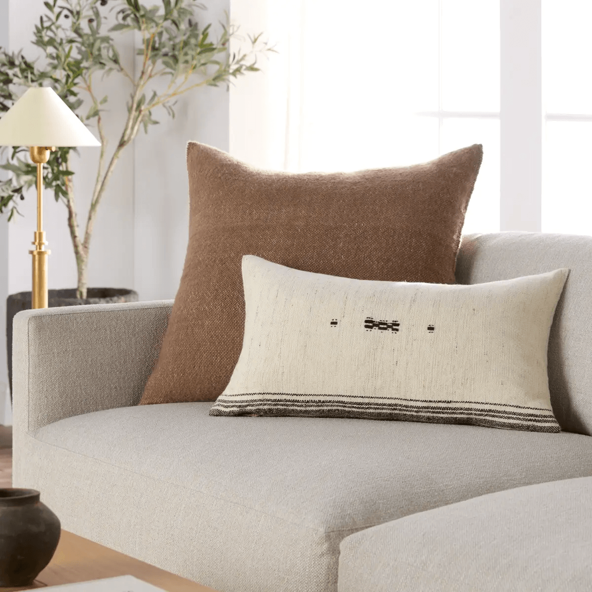 Caeous Pillow - Maison Vogue