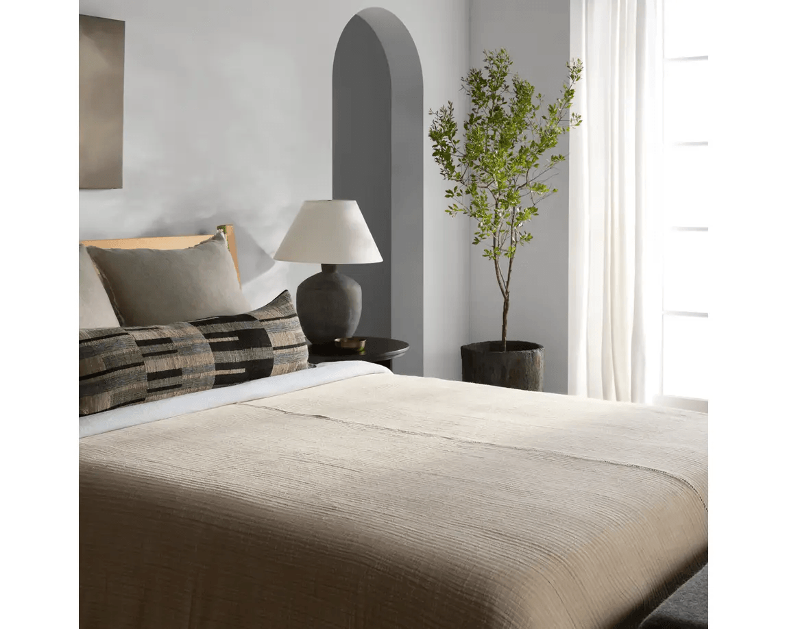 Avolite Throw - Maison Vogue