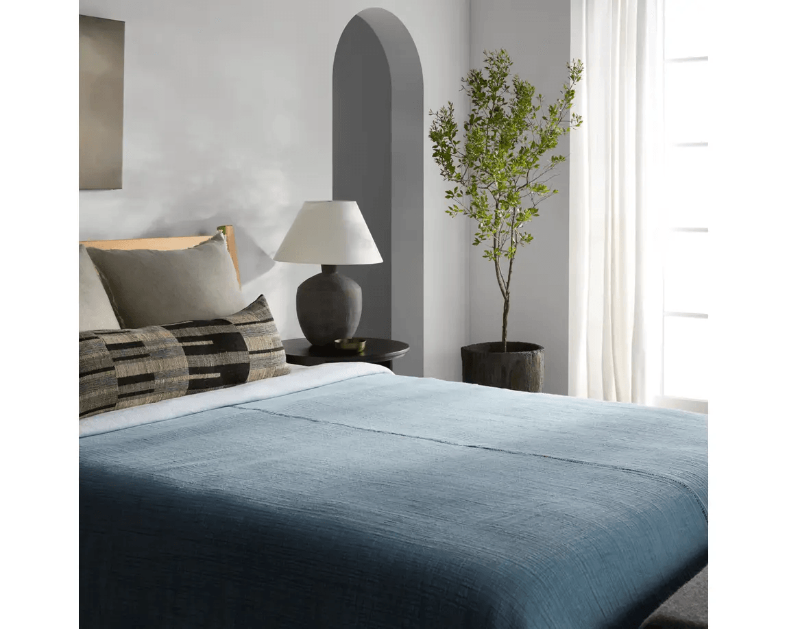 Avolite Throw - Maison Vogue