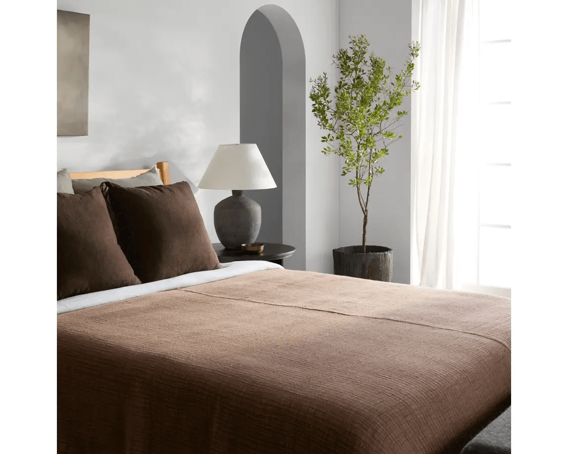 Avolite Throw - Maison Vogue