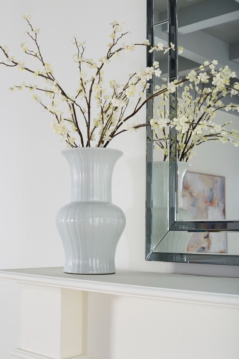 Amoy Vase, Cool White